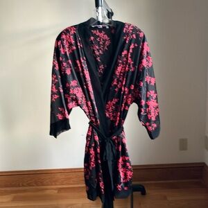 Victoria Secret Floral Black and Red Women's Kimono Robe